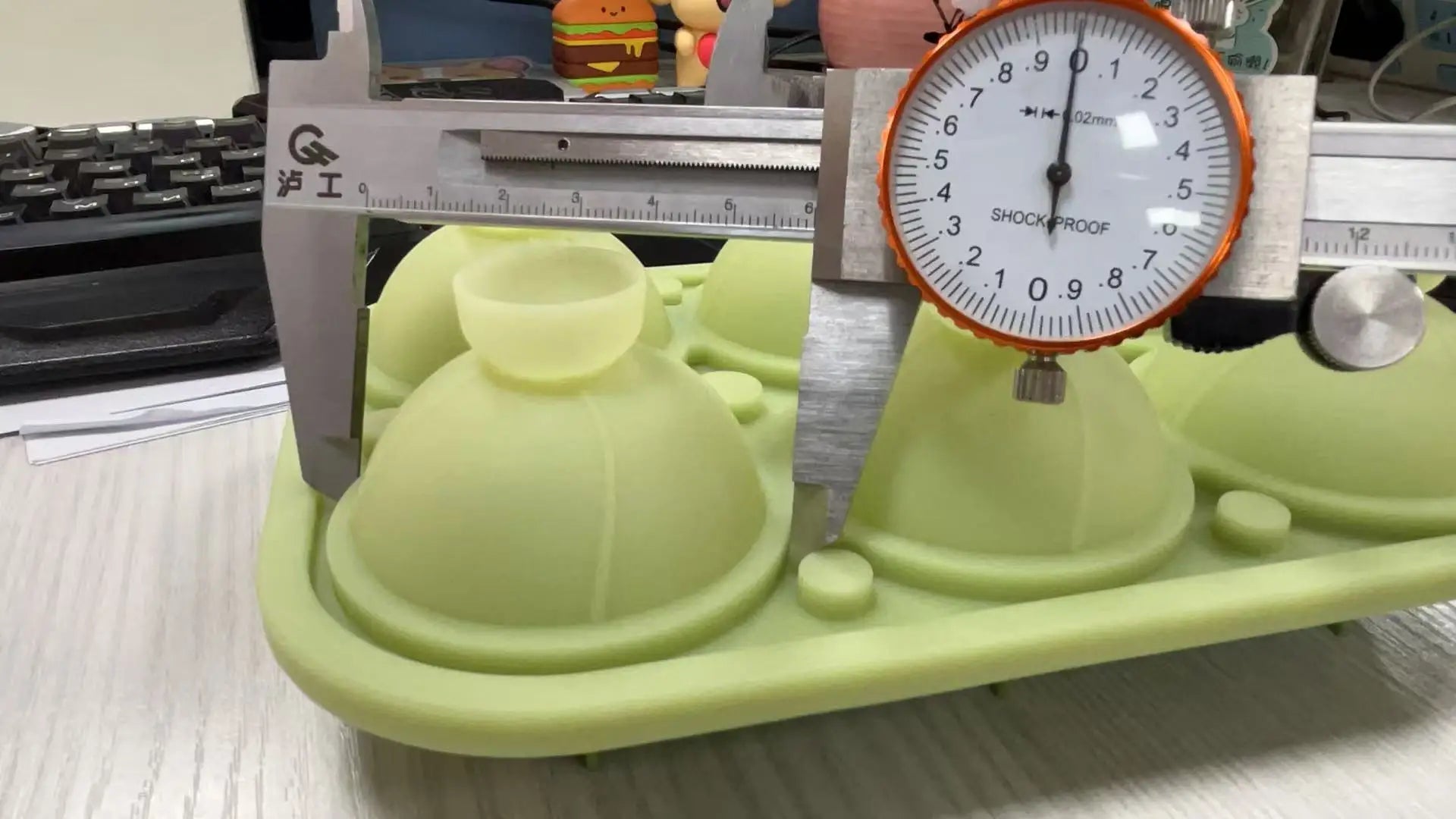 1pc Large Silicone Ice Cube Trays - Easy-Release, No Leakage, Perfect for Whiskey, Cocktails, Juice, and Parties